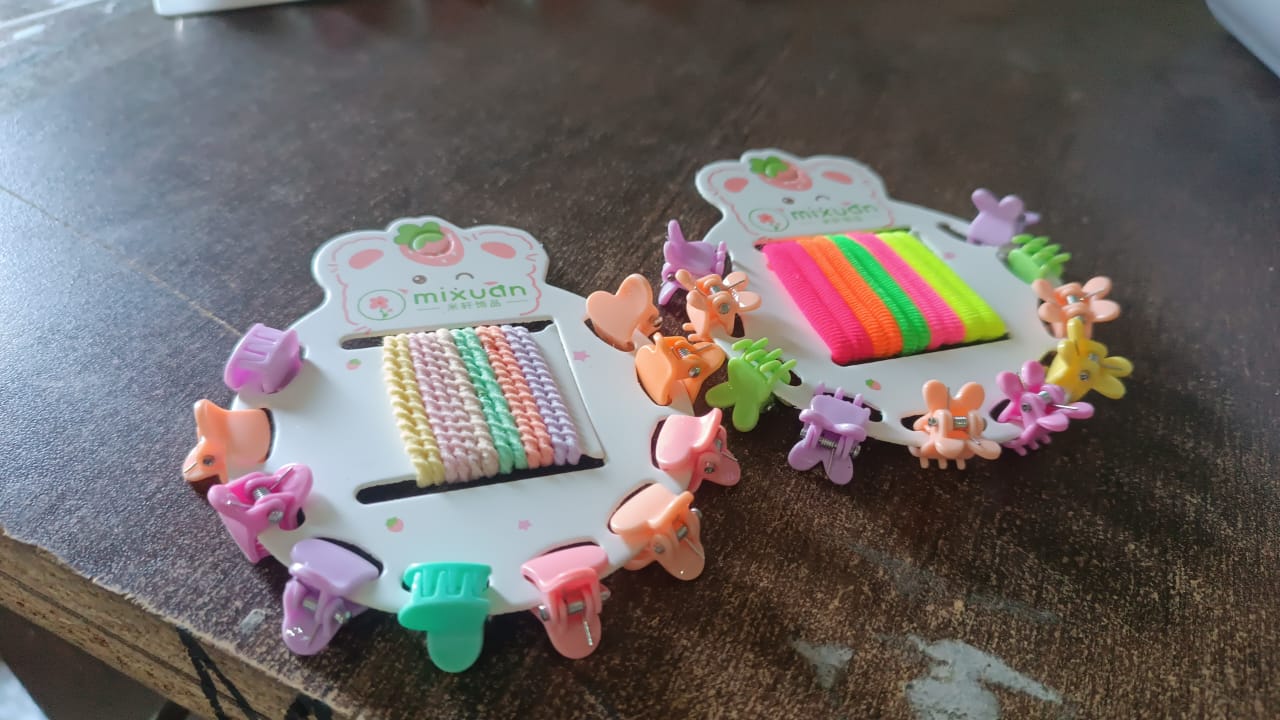 Hair Clips & Hairband for Girls Kids Hair Accessories (22 Pcs Set / Mix Design) Hair Clips & Hairband for Girls Kids Hair Accessories (22 Pcs Set / Mix Design)